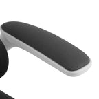 Chaise de bureau ergonomique à dossier haut en maille, idéale pour les petits travaux à domicile.