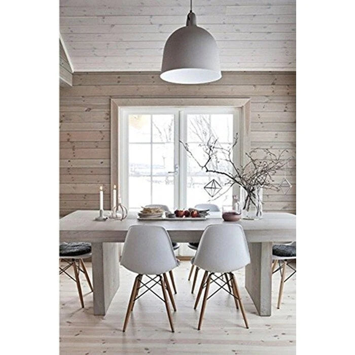 Ensemble de 2 chaises Eiffel design en plastique, pieds en bois massif, style rétro, coque moulée, idéales pour la salle à manger, l'hôtel, la cuisine ou la chambre.