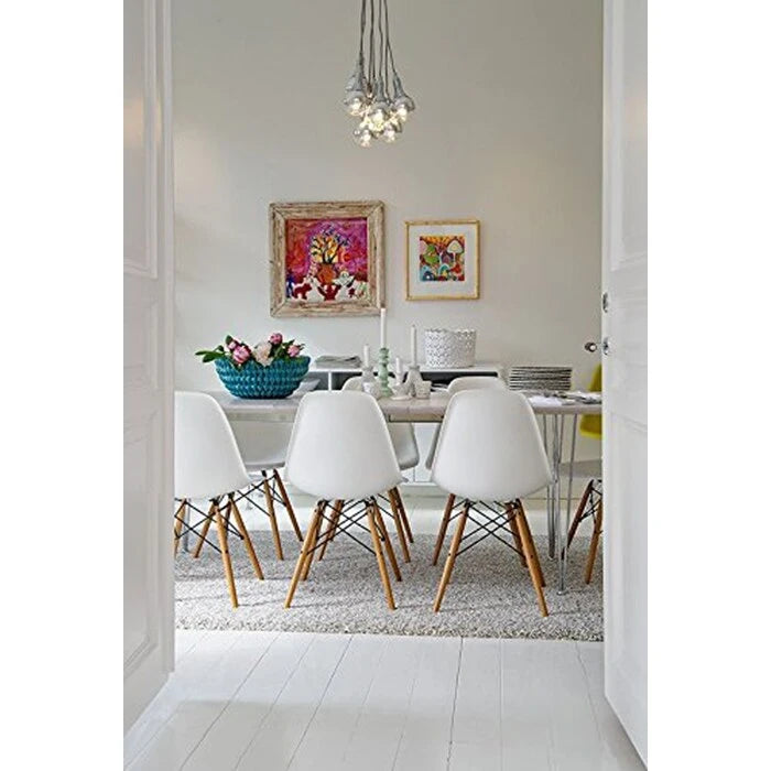 Ensemble de 2 chaises Eiffel design en plastique, pieds en bois massif, style rétro, coque moulée, idéales pour la salle à manger, l'hôtel, la cuisine ou la chambre.