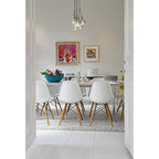 Ensemble de 2 chaises Eiffel design en plastique, pieds en bois massif, style rétro, coque moulée, idéales pour la salle à manger, l'hôtel, la cuisine ou la chambre.