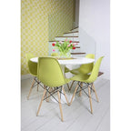 Ensemble de 2 chaises Eiffel design en plastique, pieds en bois massif, style rétro, coque moulée, idéales pour la salle à manger, l'hôtel, la cuisine ou la chambre.